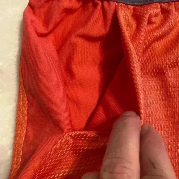 Under Armour Heat Gear Women’s Loose Play Up Shorts with front side pockets - Picture 2 of 6